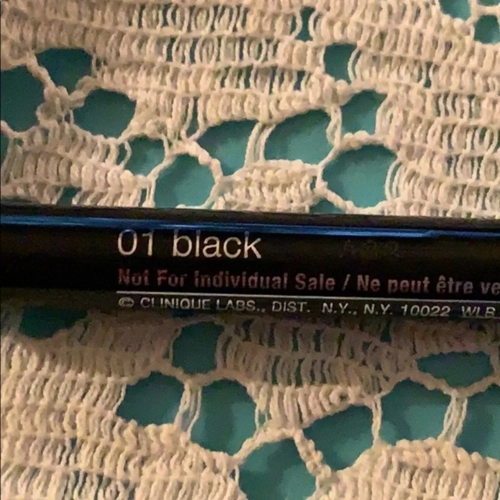 Clinique Pretty Easy Liquid Eyeliner Pen 0…